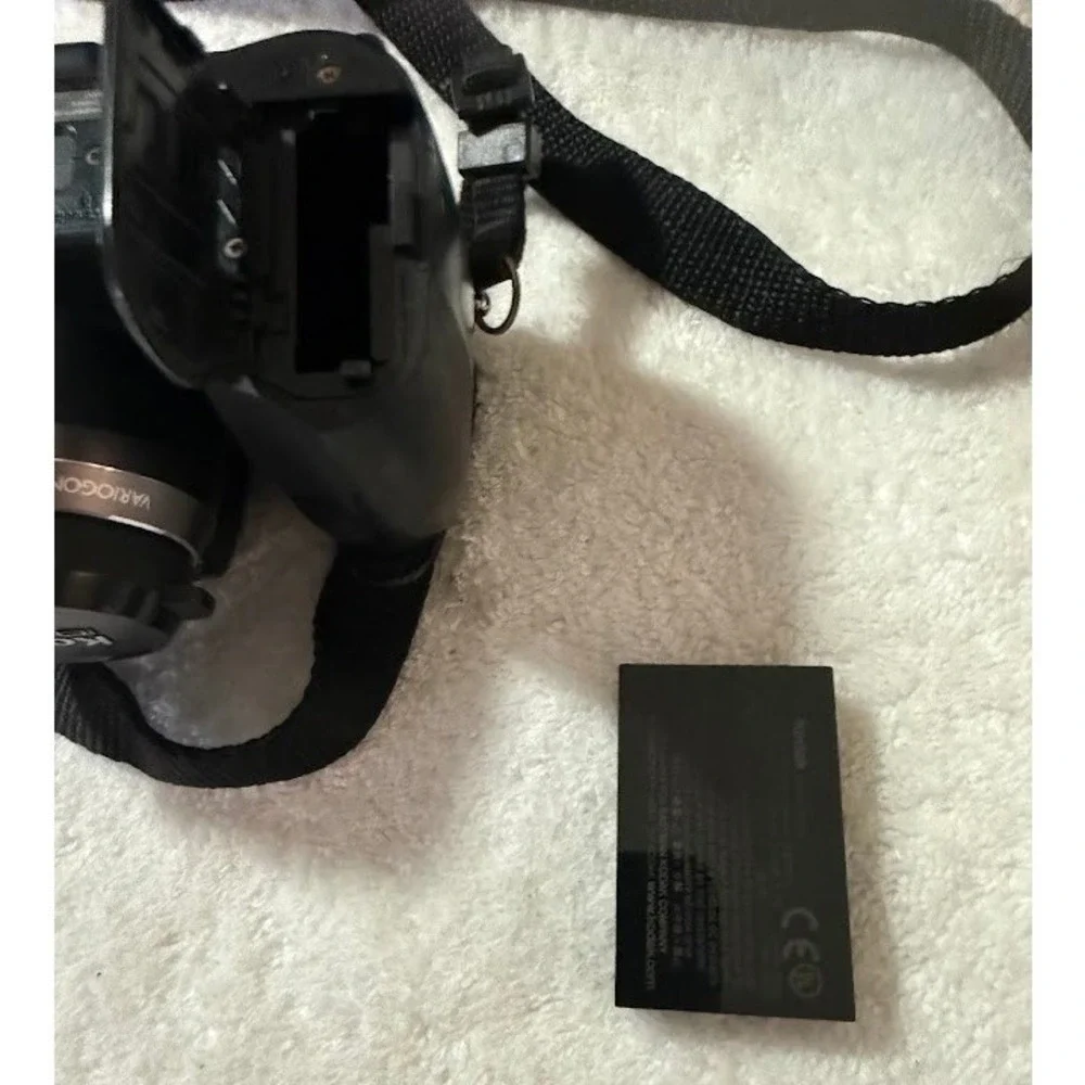 Kodak EasyShare Z740 Digital Camera 5.0MP 10x Optical Zoom Black with Case